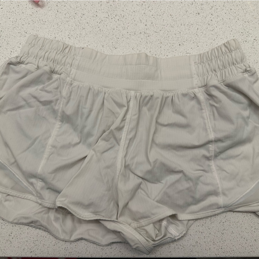 White lululemon hotty hot shorts 2.5”